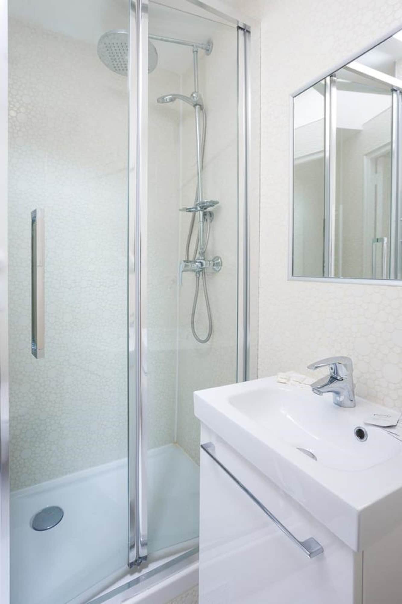 غرفة سوبيريور بسريرين منفصلين، Hotel Bonne Nouvelle Paris 5/9
