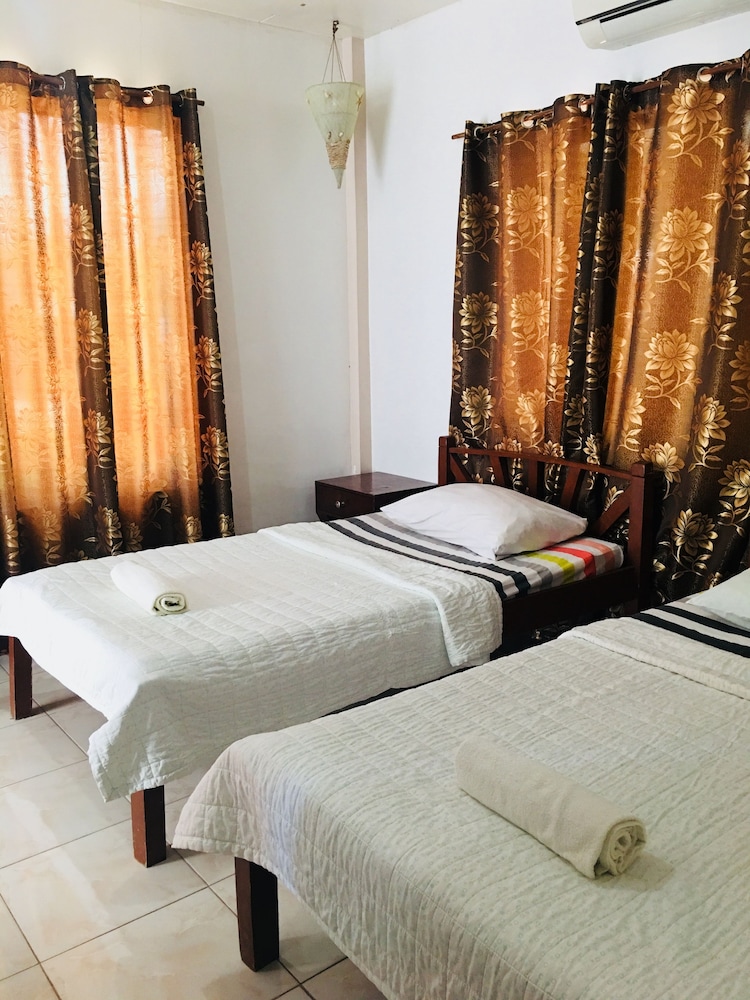 New Eve's Kiosk Dive Resort 30/71