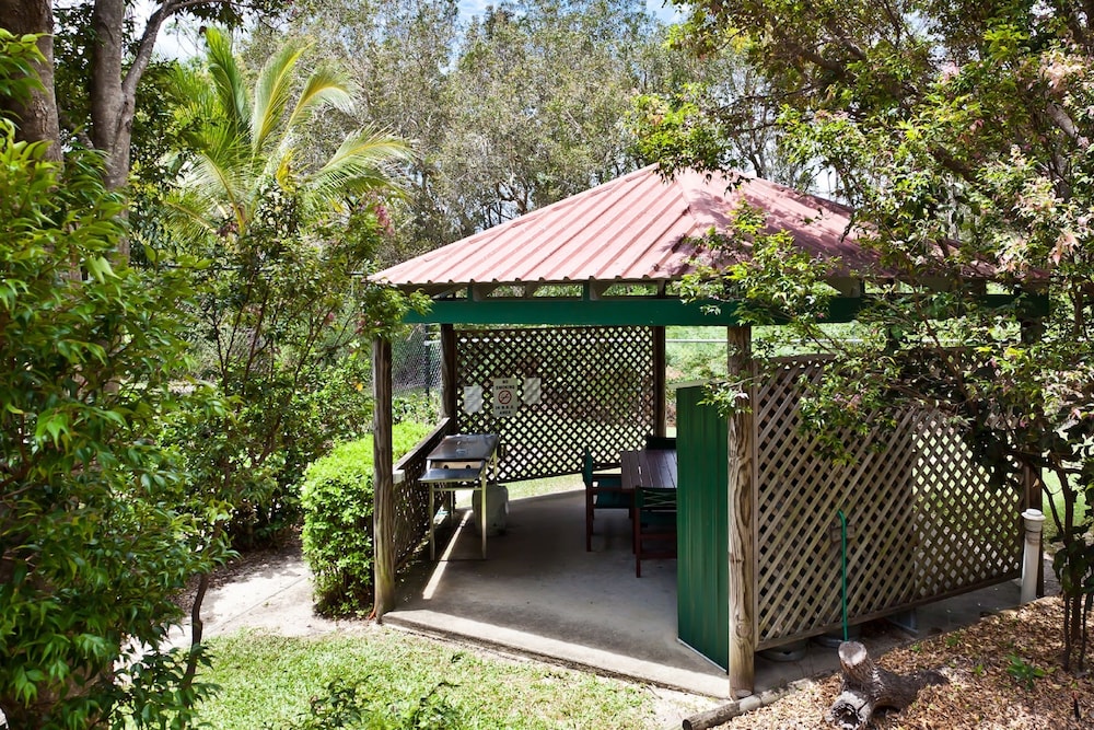 THE ISLANDER HOLIDAY RESORT 1/50