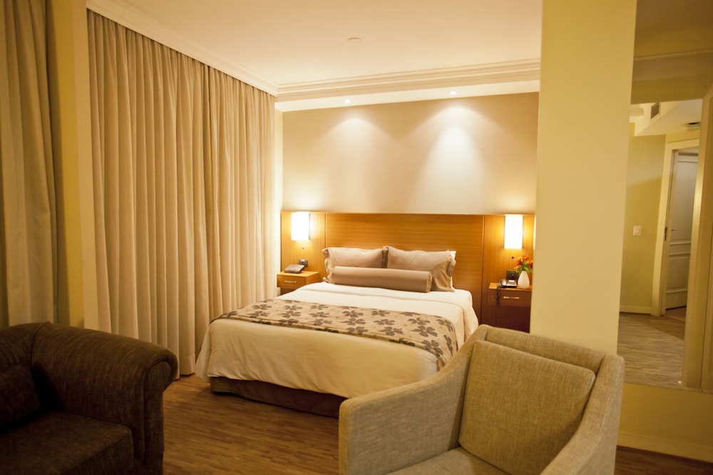 EXECUTIVE, SUITE