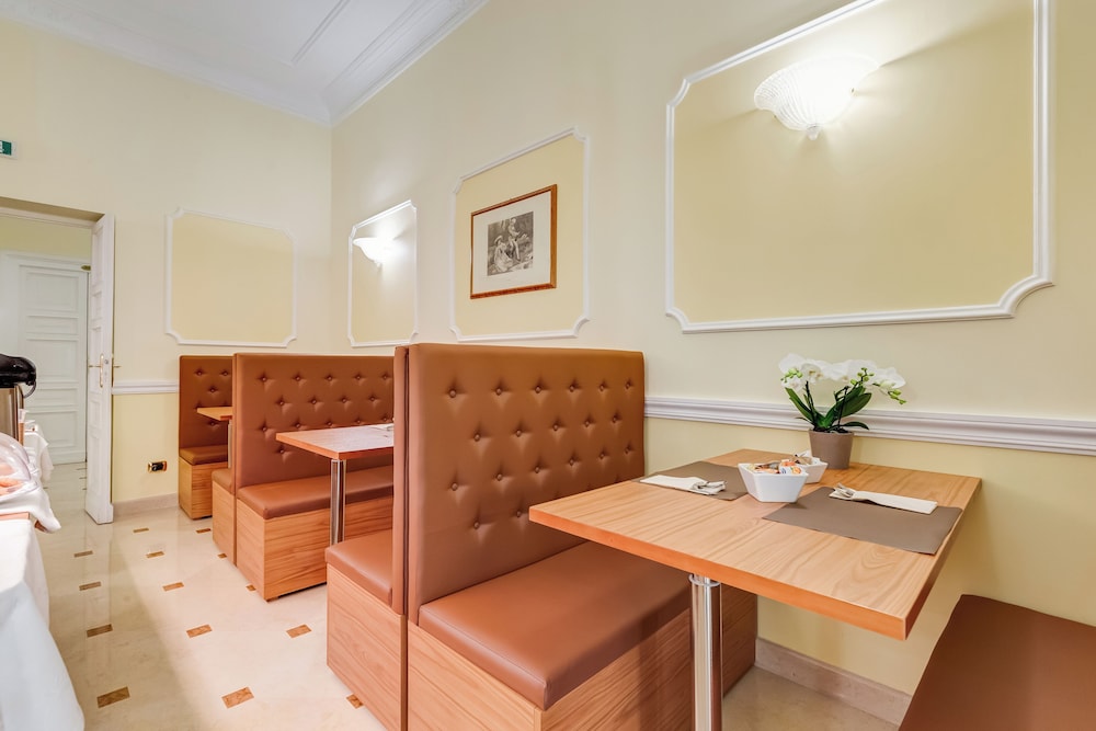 Hotel Cellini 37/61