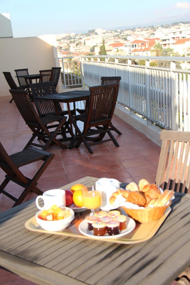 Abrial Hotel 49/58