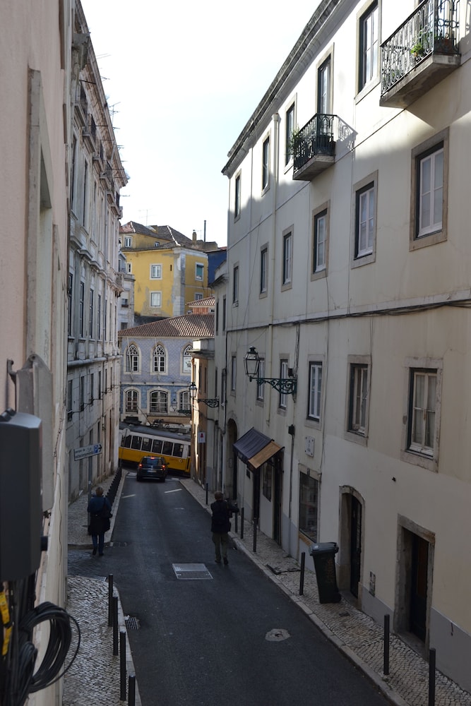 Inn Bairro Alto Bed & Breakfast 70/75