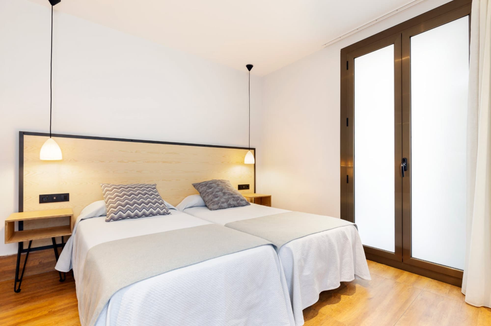 ECONOMY, TWIN BEDS