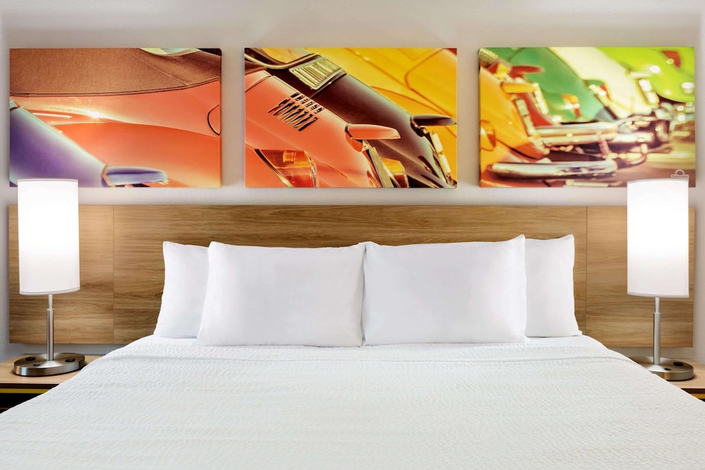 Hotel Bo, a Days Inn by Wyndham Chattanooga Downtown 41/48