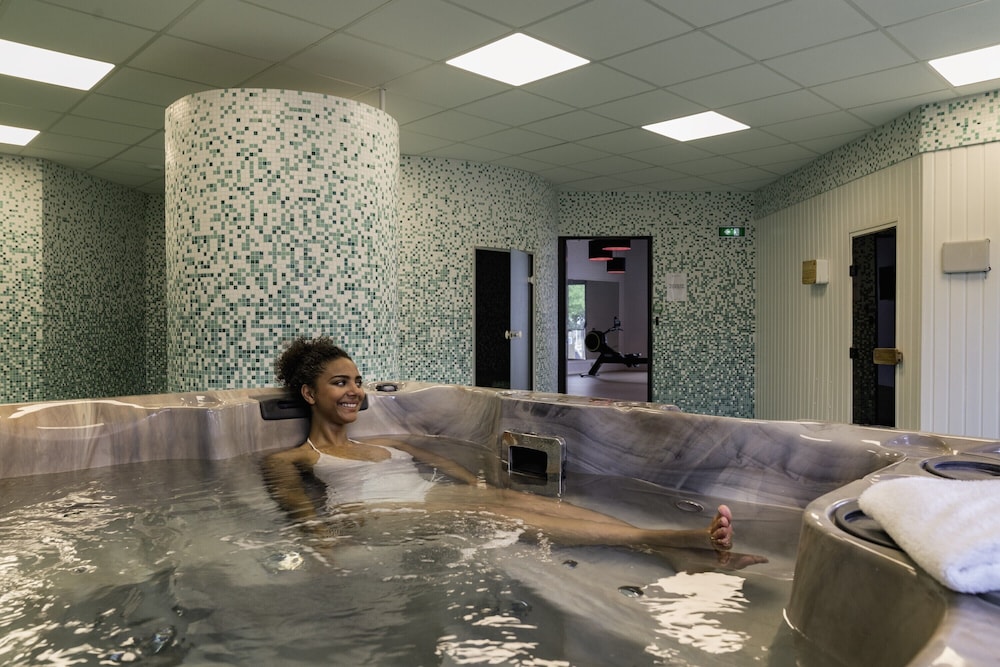 swimming pool spa