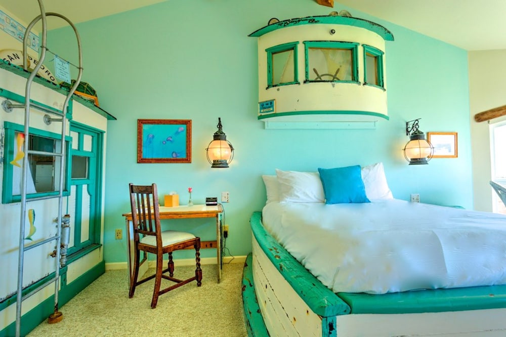 Captain's Inn At Moss Landing 23/74