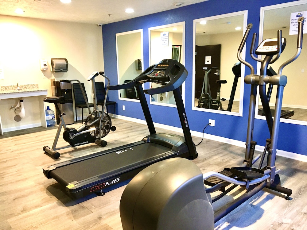 Days Inn Suites By Wyndham Traverse City 25/50