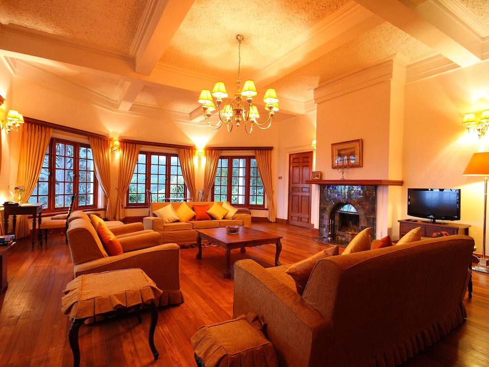 Governors Mansion 17/50