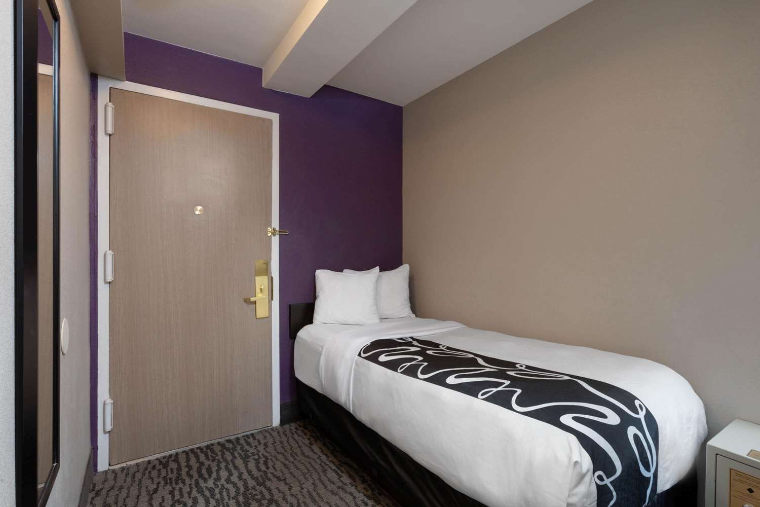 La Quinta Inn & Suites by Wyndham New York City Central Park 11/61