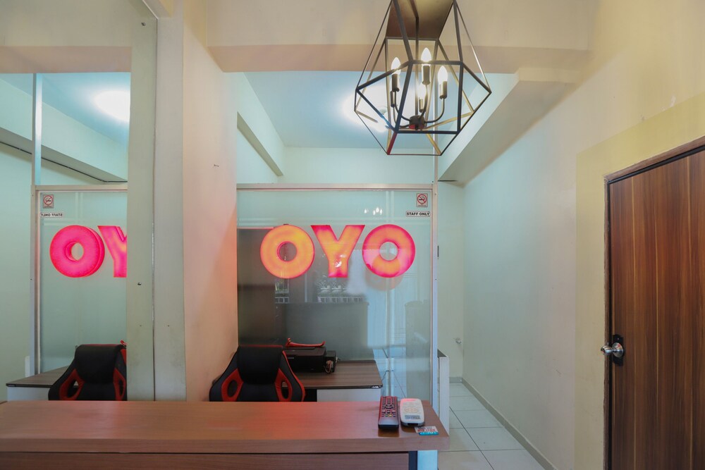 OYO 2103 Lauv Room 2 Grand Centerpoint 15/18