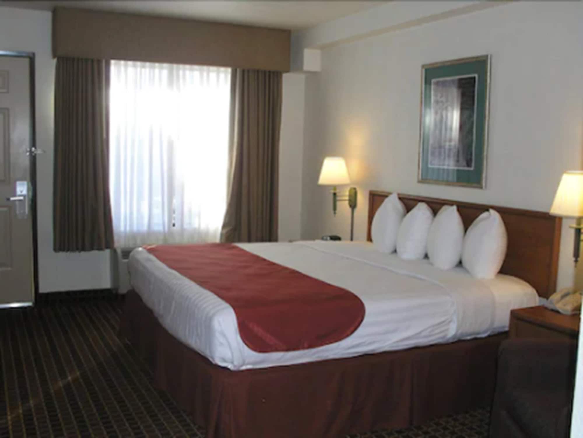 TRADITIONAL, KING BED