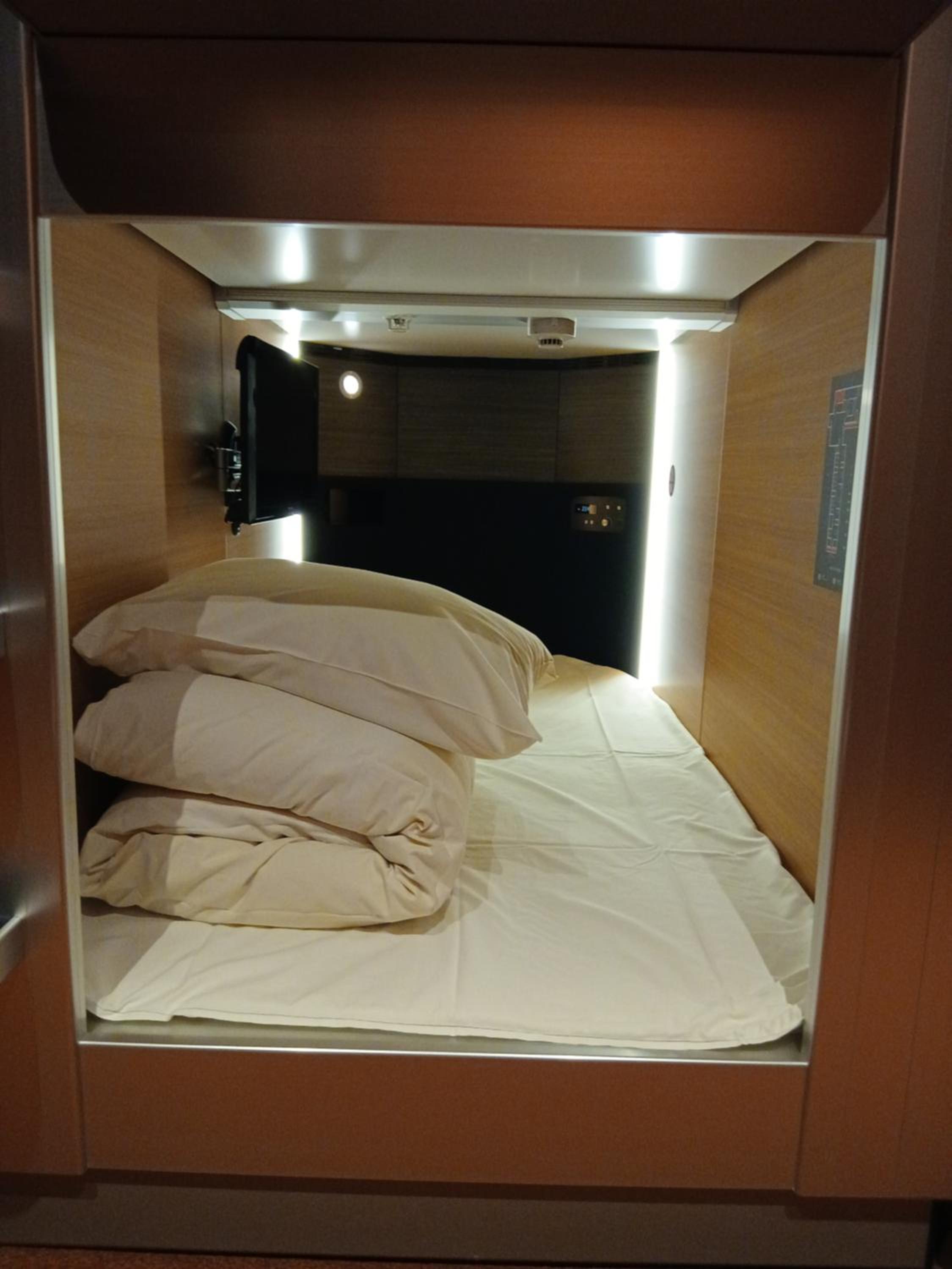 New Deluxe, Capsule, Single Bed