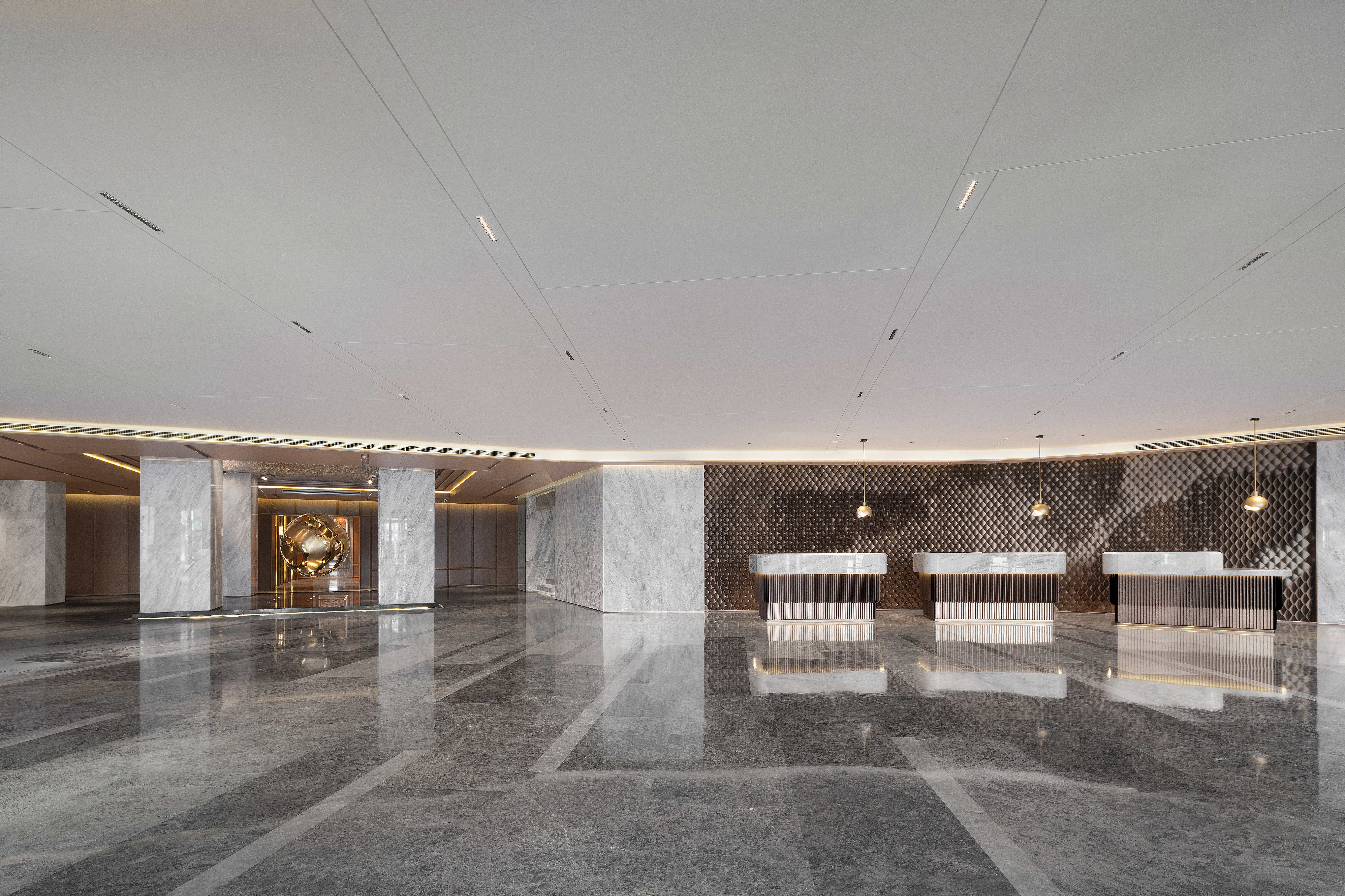 Holiday Inn Shanghai Huaxia 12/50