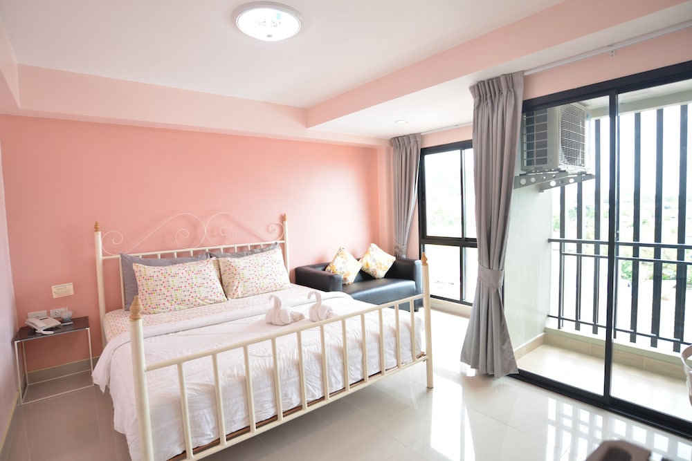 DELUXE, DOUBLE BED, CITY VIEW