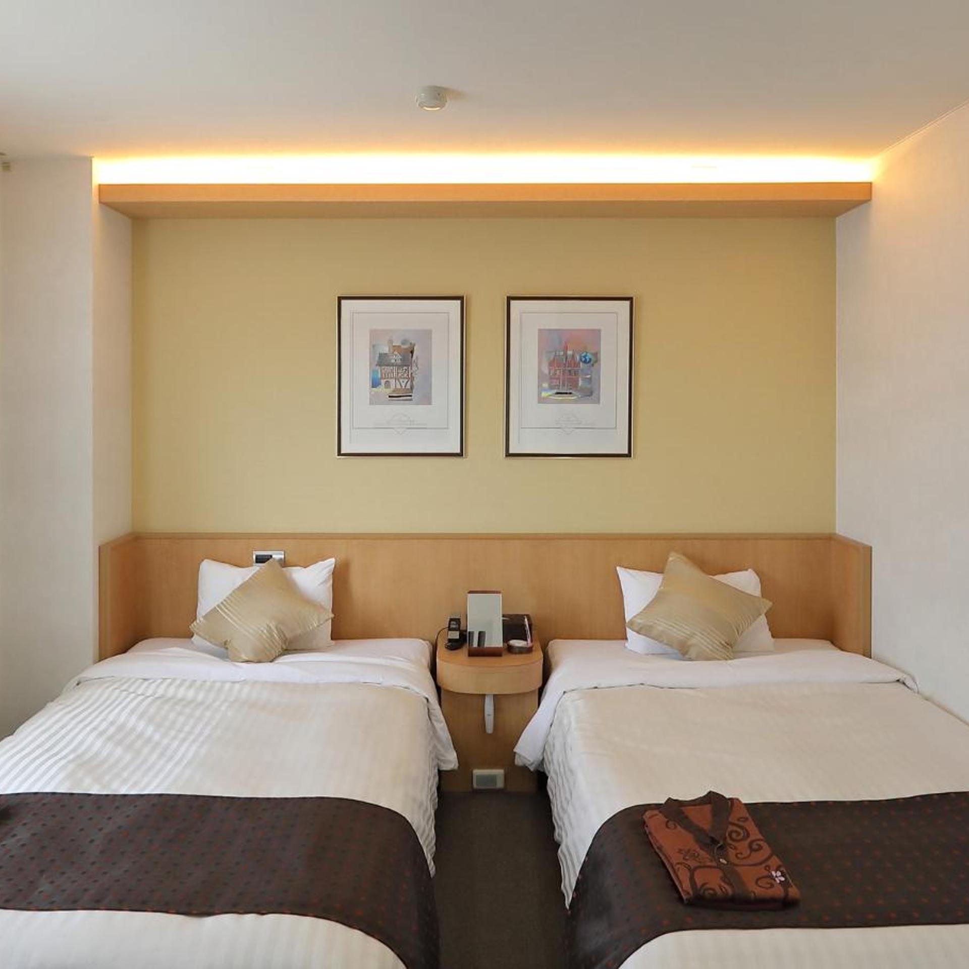 Deluxe, Twin Beds 2/4
