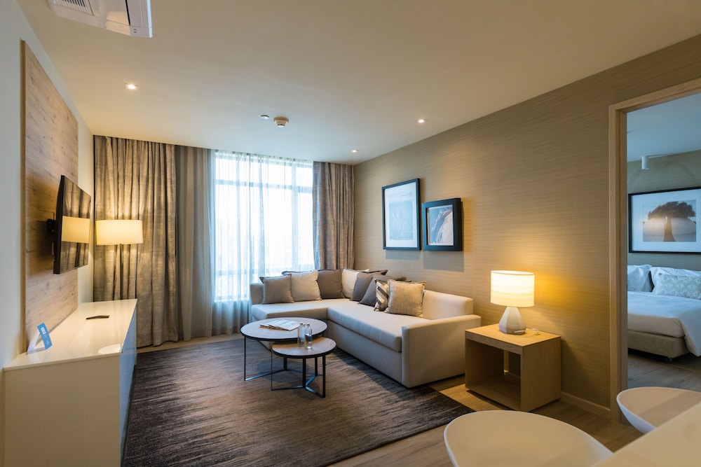 EXECUTIVE SUITE