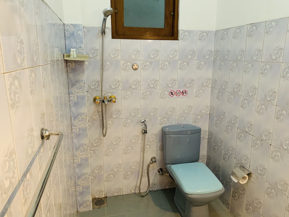 Sams Guest House 34/36