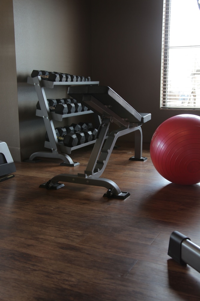 Teddy Apos S Residential Suites Watford City 19/56