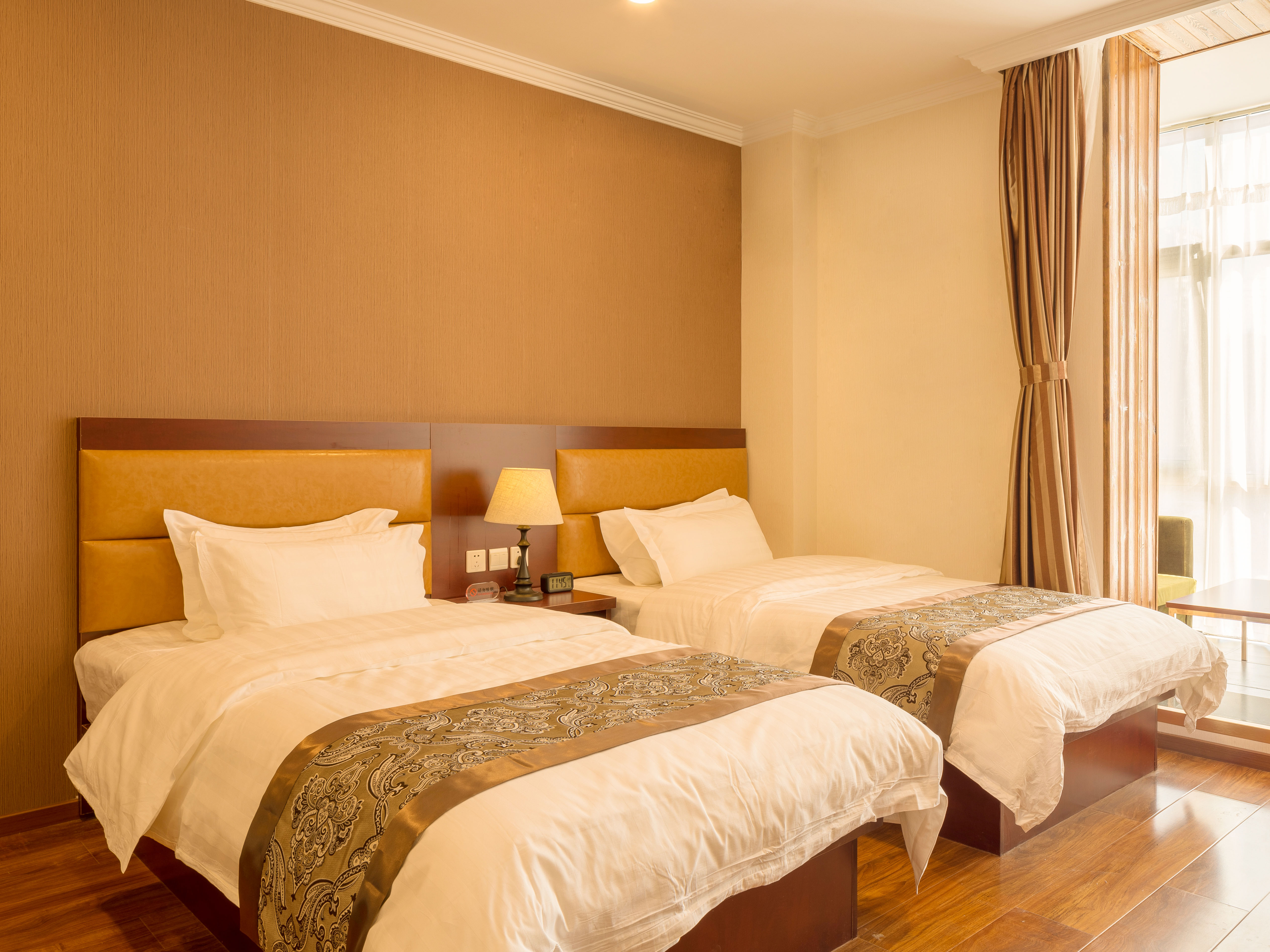 Deluxe, Twin Beds