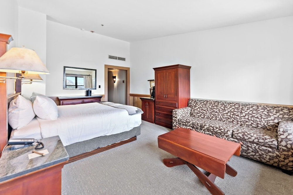 Lodge, Multiple Beds, Mountain View