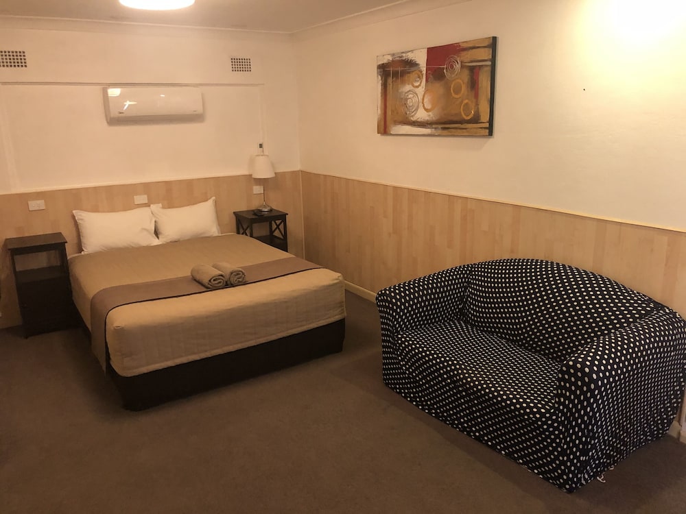Country Comfort Cowra 22/44