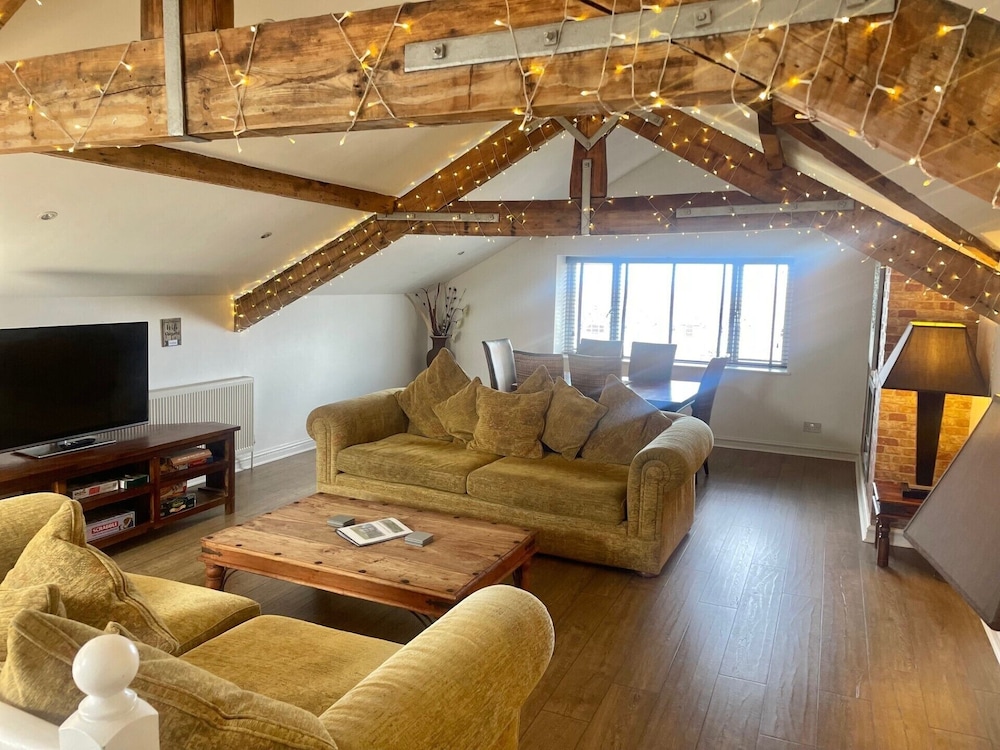 Beach House 3 Bed Penthouse Apartment 28/50