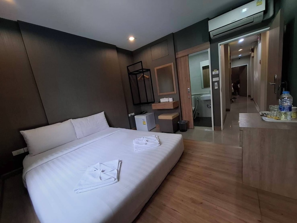 DELUXE, DOUBLE BED