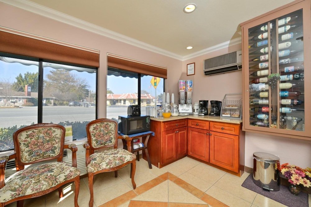 Americas Best Value Inn Atascadero Paso Roble 43/66