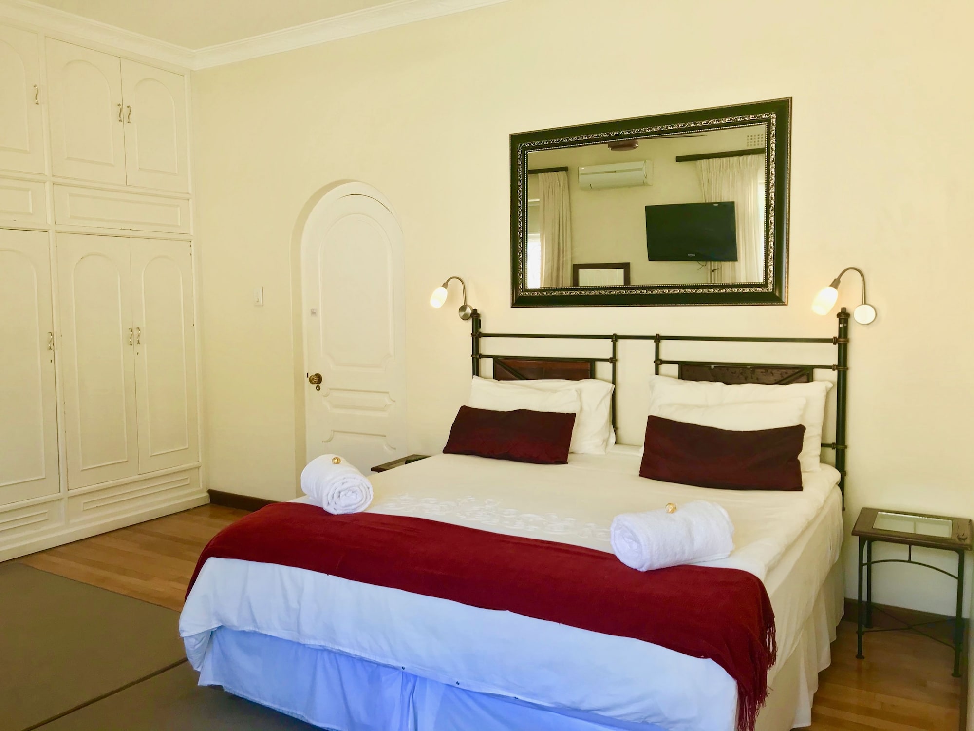 Luxury, King Bed, Bath and Shower 2/10