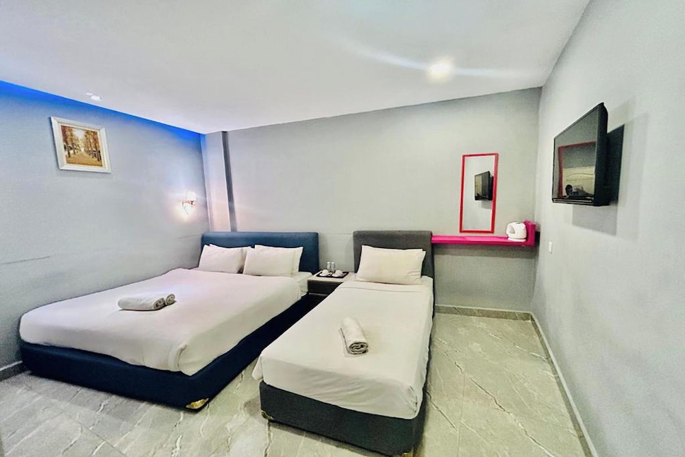 ROOM, TRIPLE