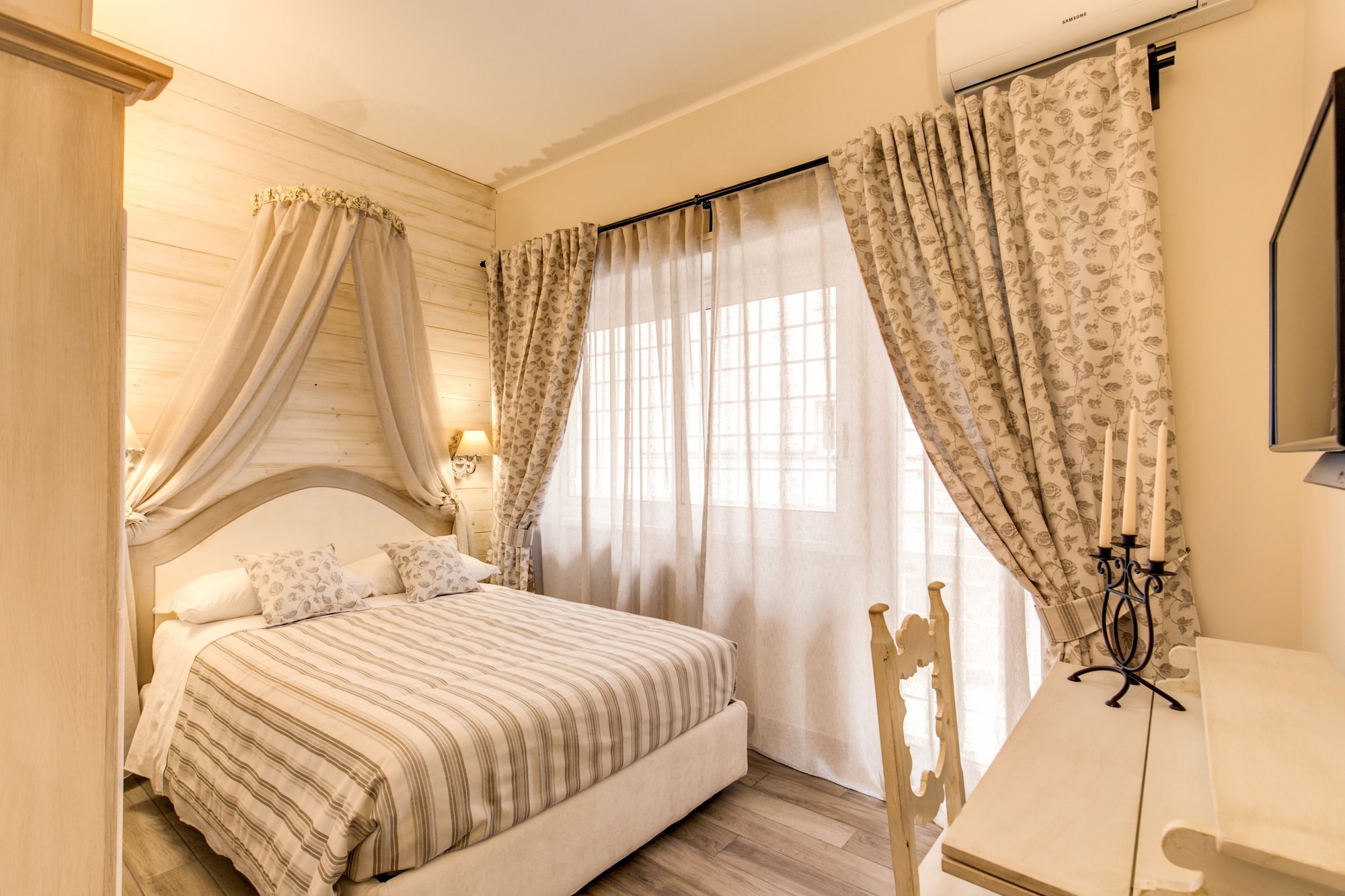 ECONOMY, DOUBLE BED