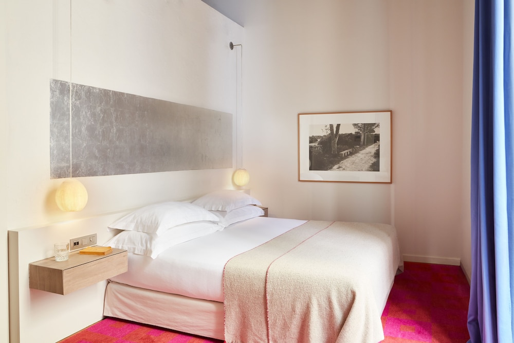 CLASSIC, DOUBLE OR TWIN BED, CITY VIEW