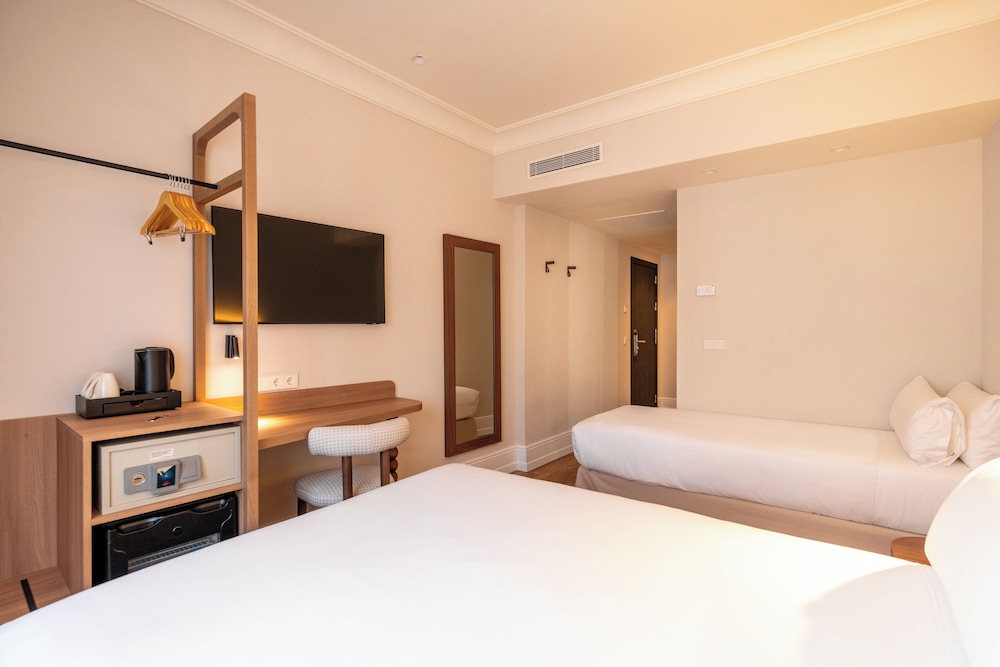 غرفة ثلاثية، Petit Palace Cliper Gran Via 8/10
