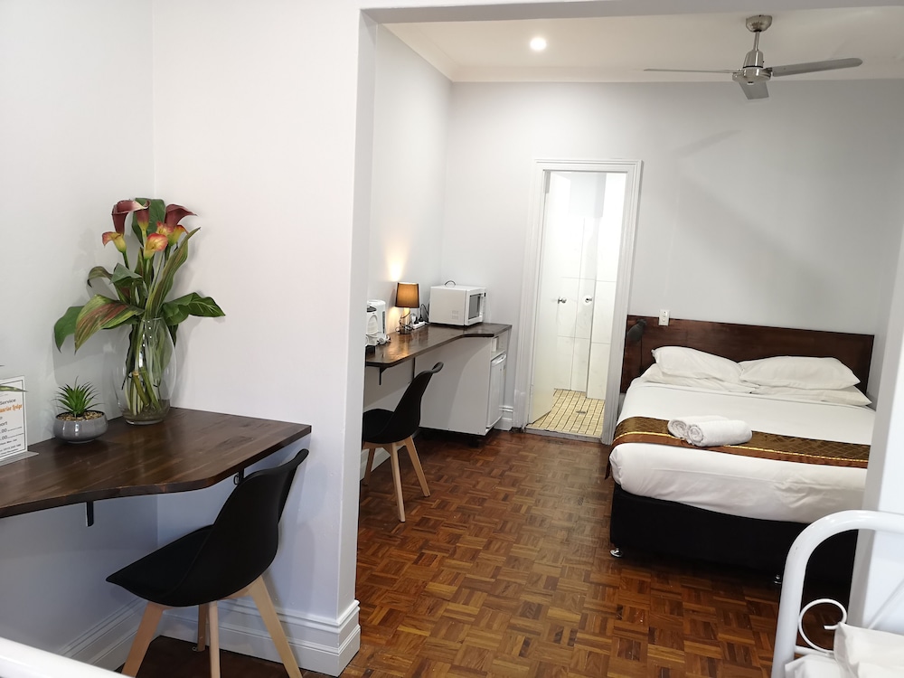 Newtown Cozystays 6/60