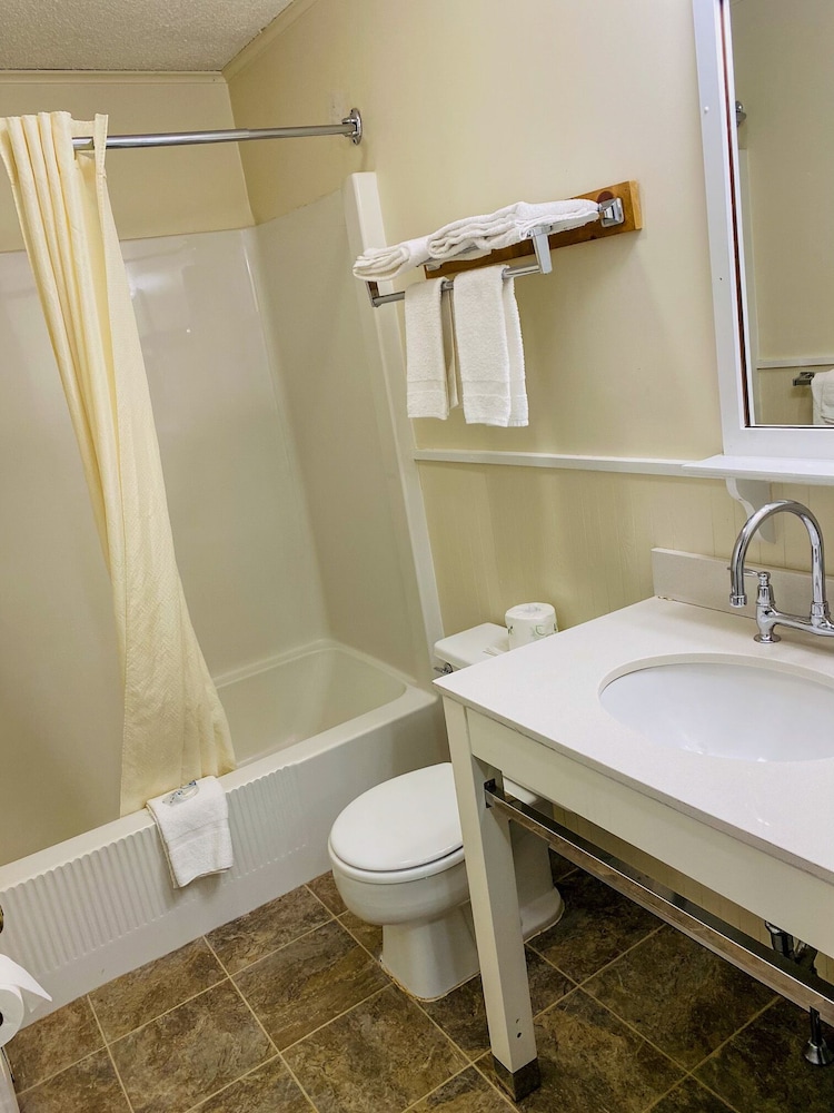 Travelodge By Wyndham Lincoln Near White Mountain 14/53