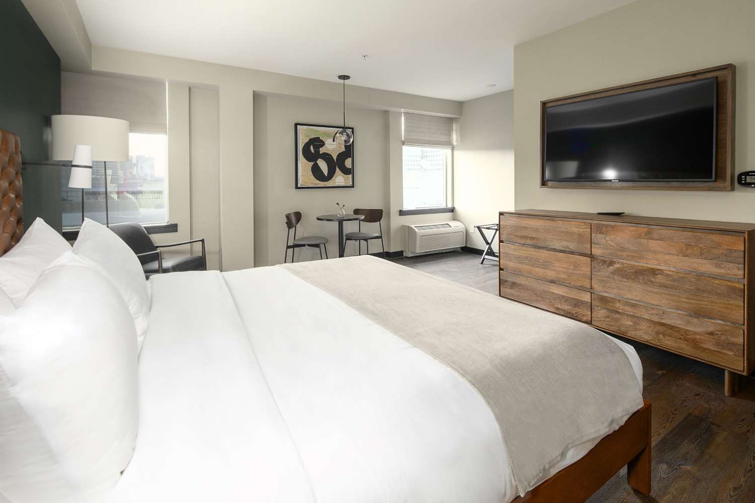 Downtown, Studio, King Bed, Bathtub, Accessible