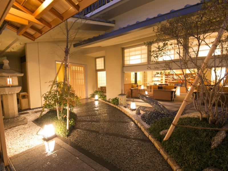 TRADITIONAL, 2 FUTON BEDS, PRIVATE BATHROOM