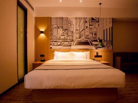 Standard, Queen Bed
