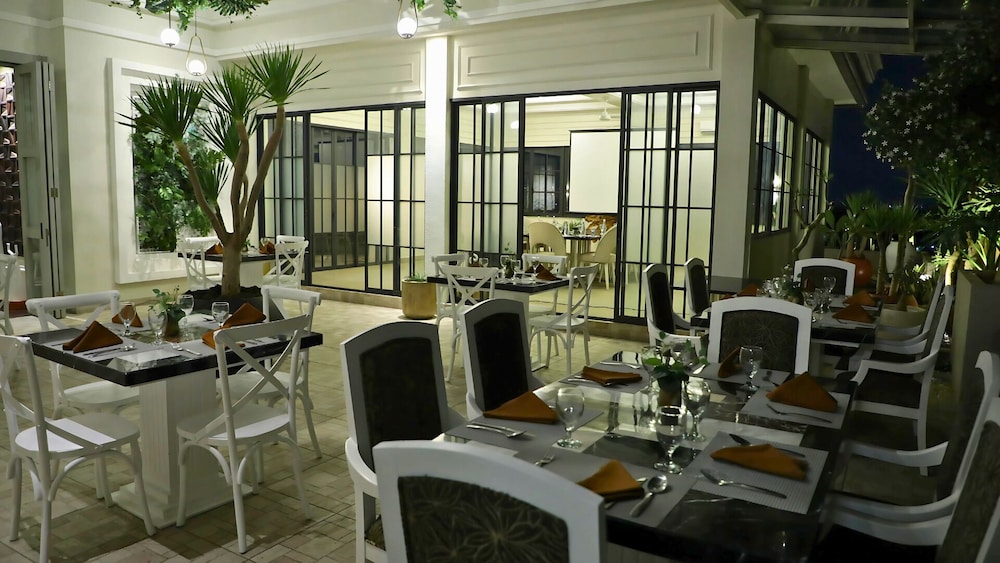 The Grantage Hotel and Sky Lounge 31/50