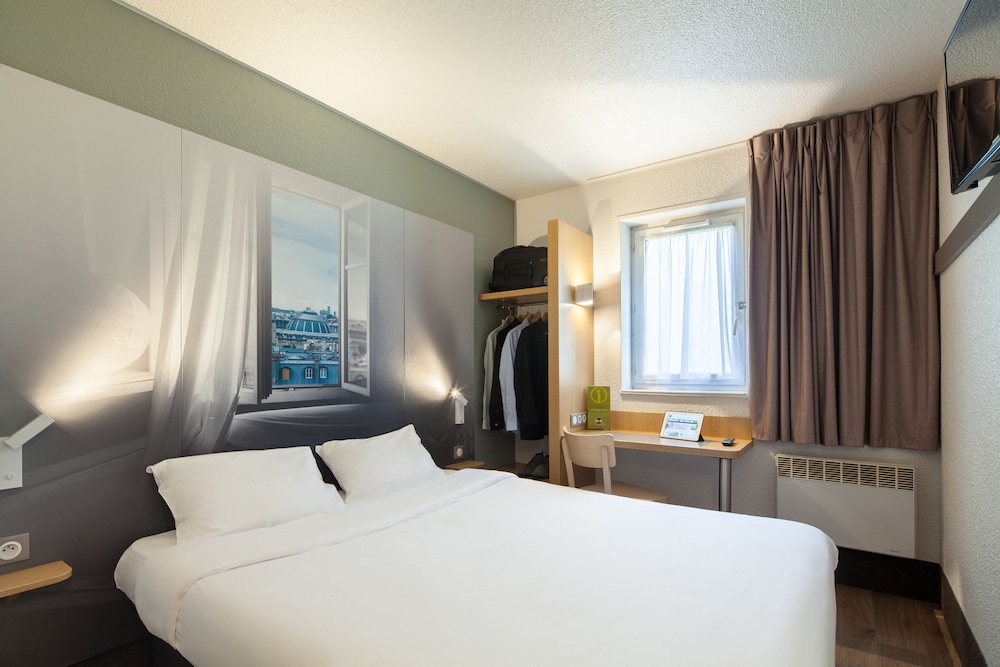 ROOM, DOUBLE BED