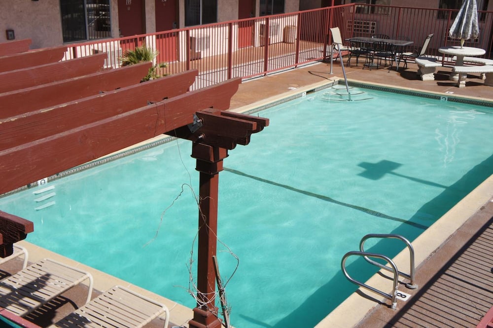 swimming pool spa
