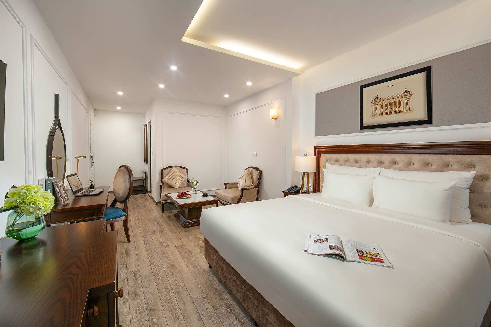 EXECUTIVE, KING BED, BATHTUB