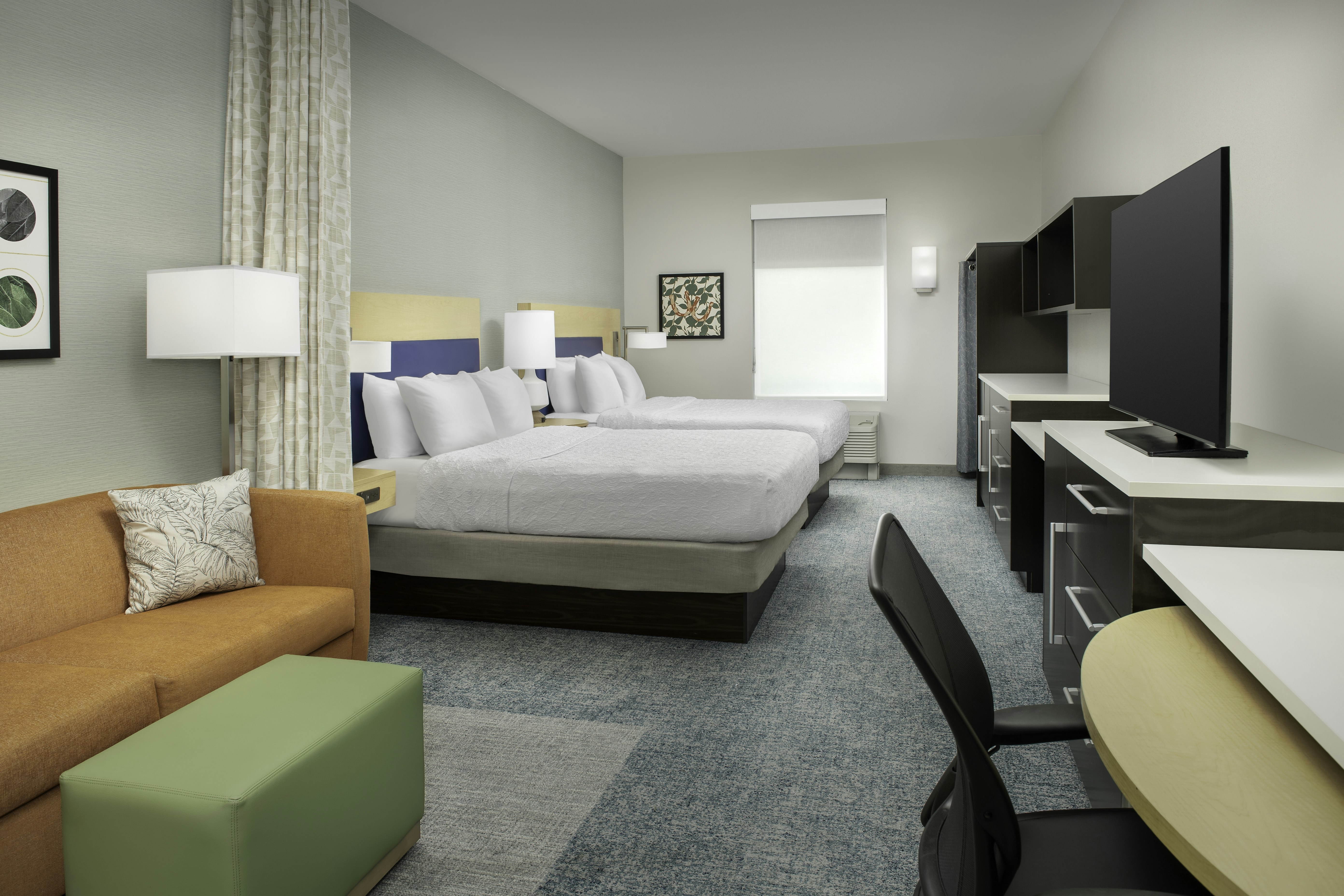 STUDIO, 2 QUEEN BEDS