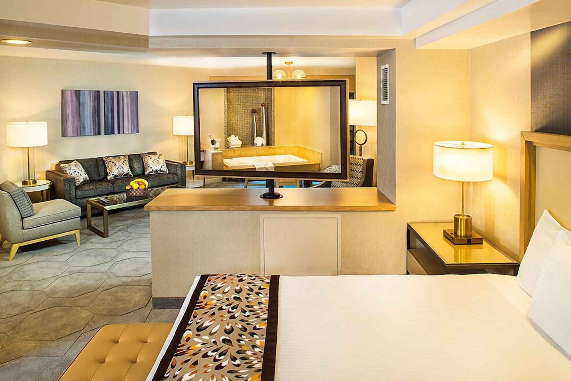PETITE, SUITE, BATHTUB