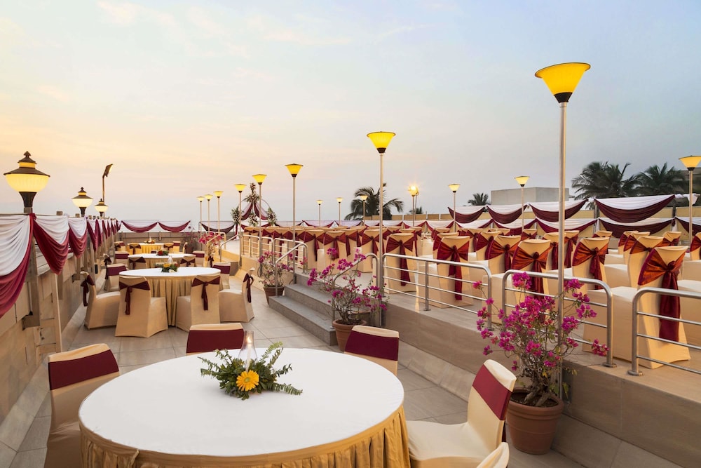 Ramada Plaza Palm Grove 38/54