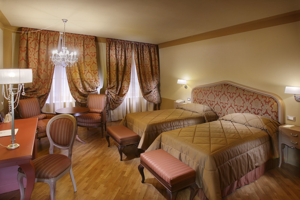 San Luca Palace 27/58