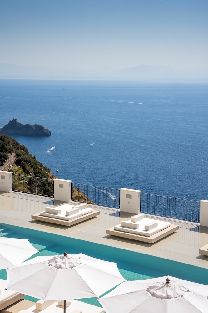 Swimming pool-spa
