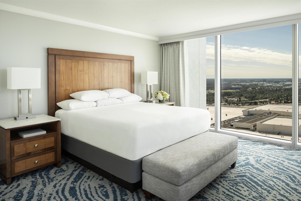 1 BEDROOM, SUITE