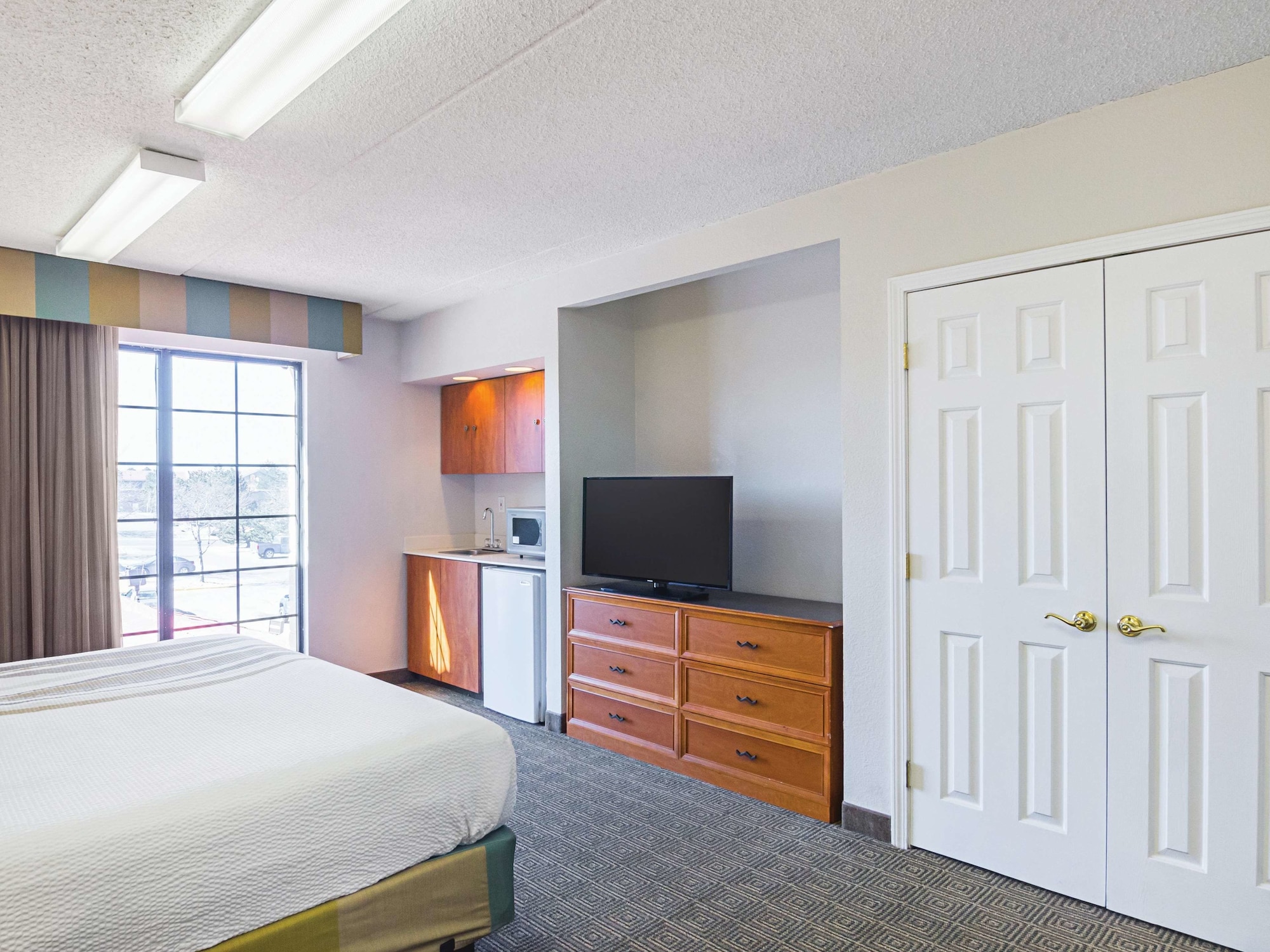 جناح بسرير كينج، Ramada by Wyndham Westminster Denver 5/8